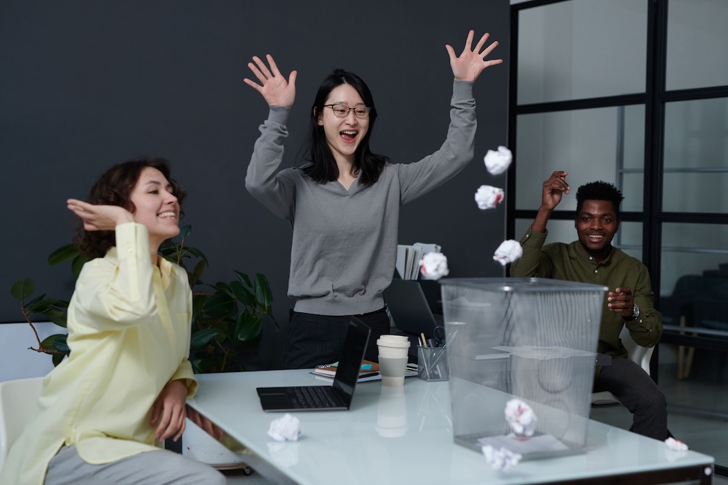 How to Introduce Time Tracking Without Micromanaging Your Team